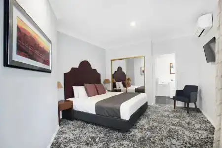 Leisure Inn Hill - 2