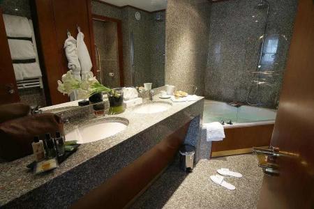 Goldstar  & Suites - 10