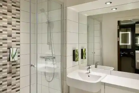 Premier Inn Tower Bridge - 12