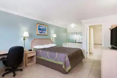 Super 8 by Wyndham Ft Walton Beach - 11
