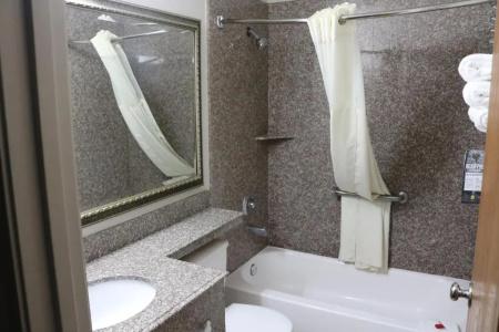 Super 8 by Wyndham San Antonio/I-35 North - 17