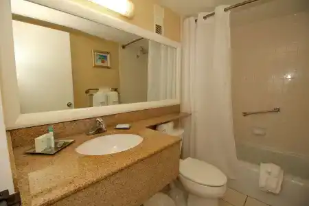 DreamView Beachfront & Resort - 8