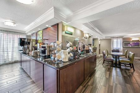 La Quinta Inn by Wyndham Miami Airport North - 13