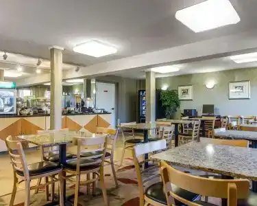Quality Inn Airport - 15