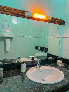 Divers Lodge Guest House - 9