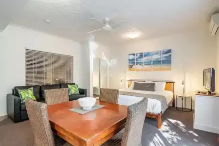 Byron Central - 83
