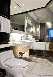 Park Inn by Radisson Shanghai Downtown - 8