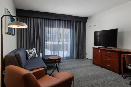 Courtyard by Marriott Denver Central Park - 54