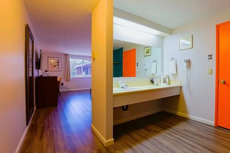 Coast River Inn By Oyo - 30