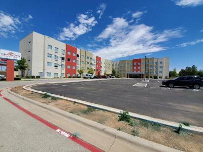 Hawthorn Suites by Wyndham - 38