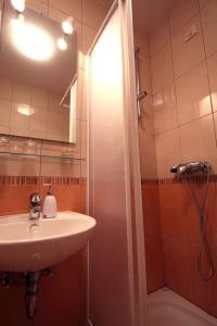 Ivana - 24