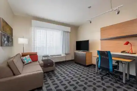 TownePlace Suites by Marriott Indianapolis Airport - 56