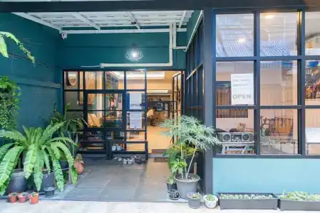 Asok Montri Hostel - 0