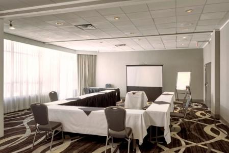 Holiday Inn Express Vancouver-Metrotown (Burnaby) - 23