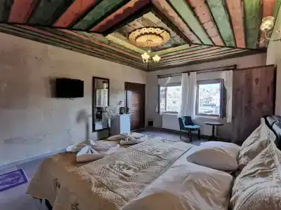 Falcon Cave Suites - 24