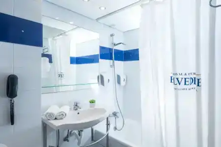 Royal Belvedere - 100