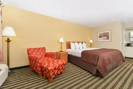 Quality Inn at the Mall - - 33