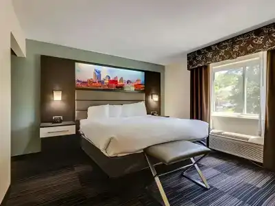 Club Nashville Inn & Suites - 2