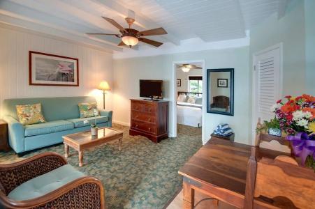 Coconut Palm Inn - 4