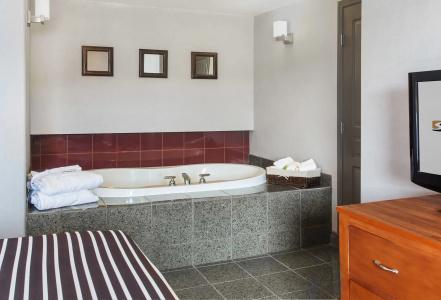 Sandman & Suites West - 2