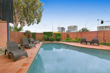 Kingsford Smith - 10