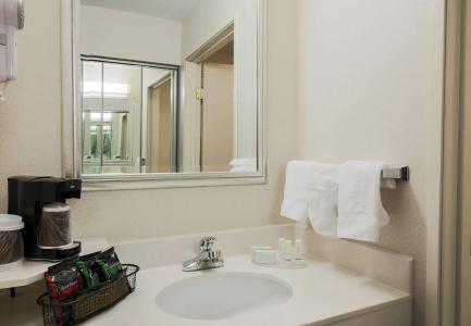 Courtyard by Marriott - 6
