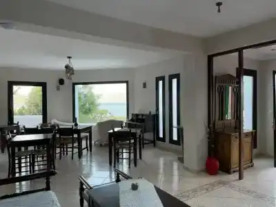 Nisea Samos - 17