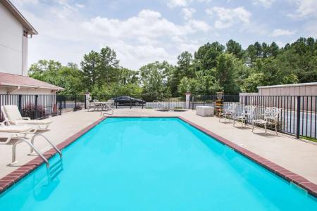 Super 8 by Wyndham - 10
