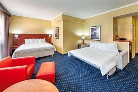 Courtyard by Marriott Prague City - 34