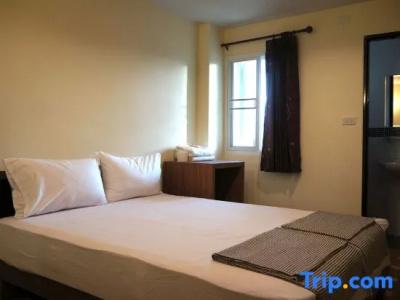 Samsen Sam Place - 93