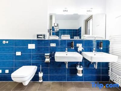 Best Western Plus Royal Suites - 30