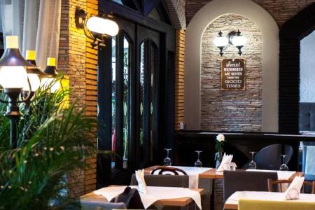Ambra Boutique & Bistro - 14