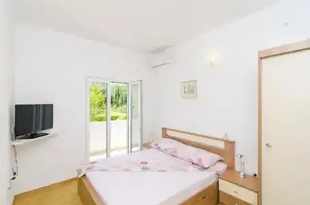 Rooms & Barišić - 212