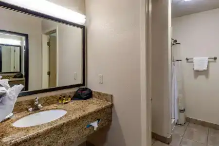 Best Western Plus Las Vegas West - 8