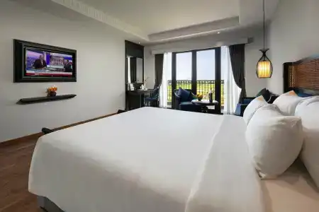 Shining Riverside & Spa - 36