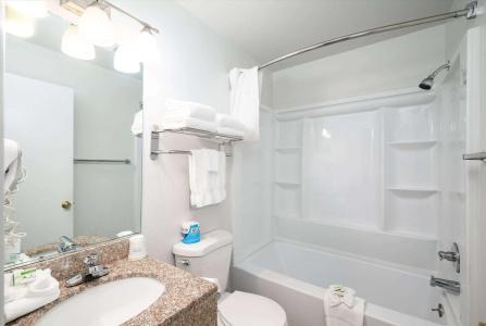 Baymont INN & Suites by Wyndham - 8