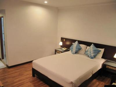 Dusit - 15