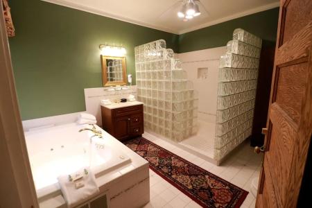 Inn at 835 Boutique - 114