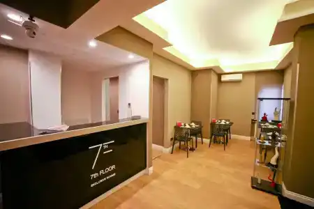 7th Floor Suite - 16