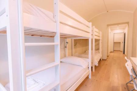 Tomato Backpackers - 50