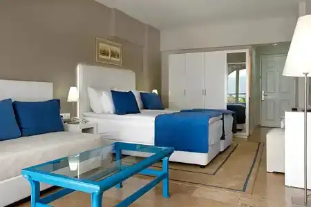 Marti La Perla - Adult Only+16 - 36