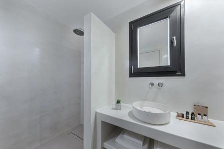 Onyx & Suites - 100