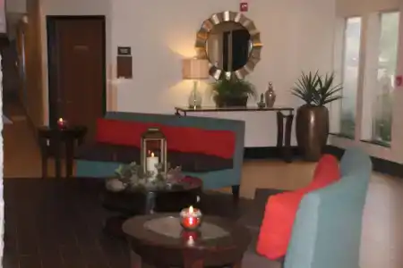 Club Nashville Inn & Suites - 1