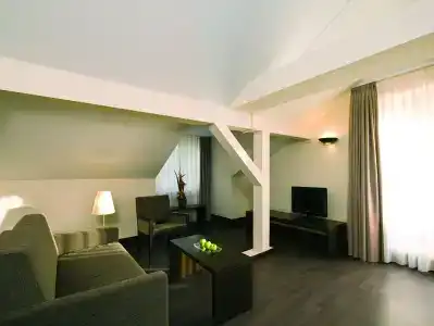 Nh Frankfurt Villa - 1
