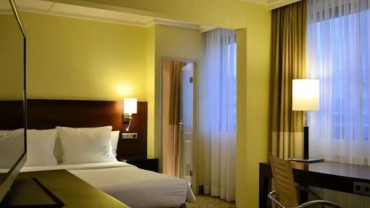 Courtyard by Marriott Düsseldorf Seestern - 20