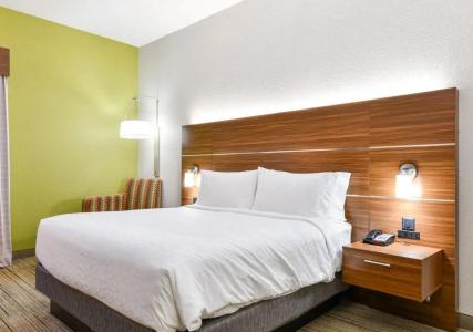 Holiday Inn Express & Suites, an IHG - 33
