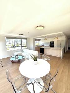 Burleigh Beach Tower - 196