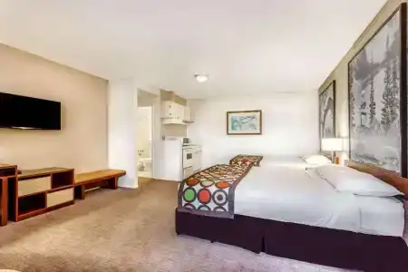 Super 8 by Wyndham - 11