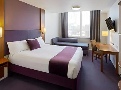 Premier Inn Hanger Lane - 28
