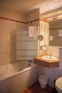 Kyriad Nîmes Ouest A9 - 52